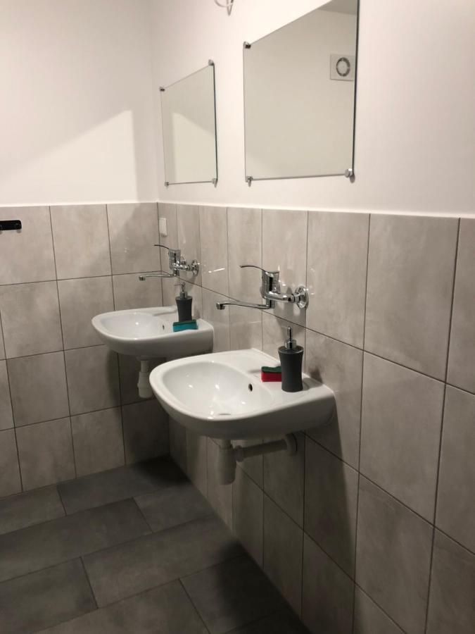 Hgs Home Noclegi Pracownicze Parking , Lazienki Gorzów Wielkopolski Buitenkant foto