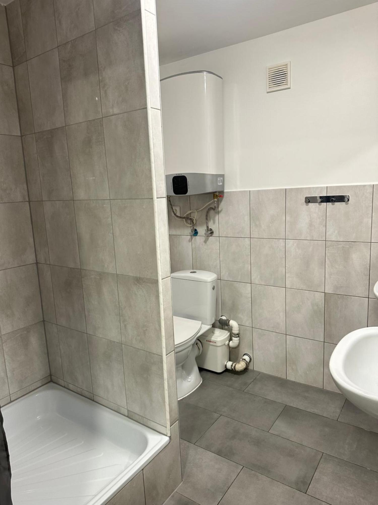 Hgs Home Noclegi Pracownicze Parking , Lazienki Gorzów Wielkopolski Buitenkant foto
